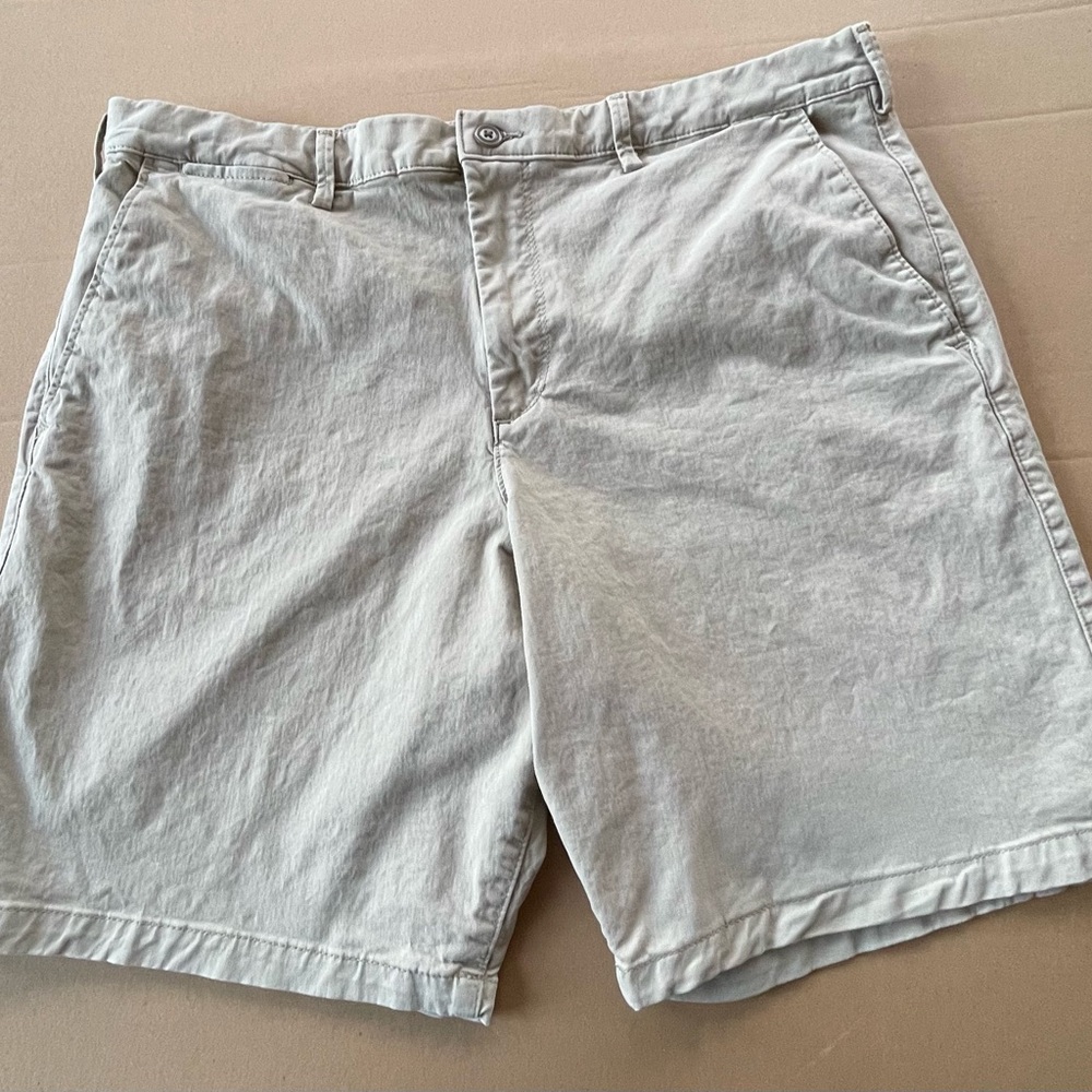 Men's GAP Essentials Khaki 10" Shorts NWOT